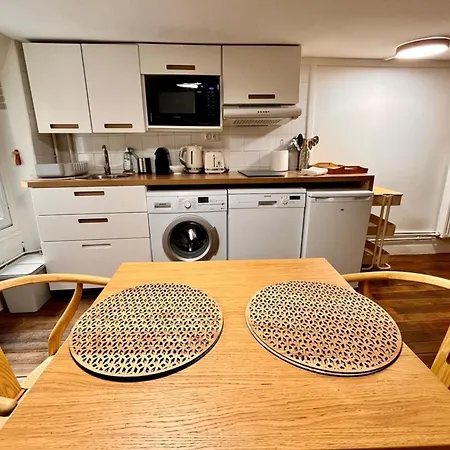 Vakantiehuis Parisian Charm In The Heart Of The 9th Metro 7 *
