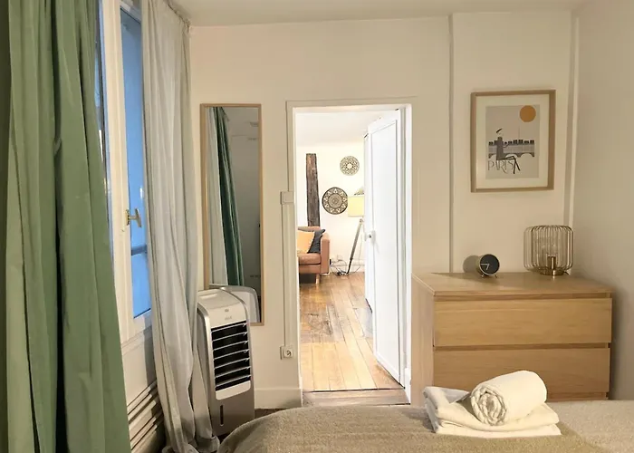 Bright Near Galeries Lafayette * Paris